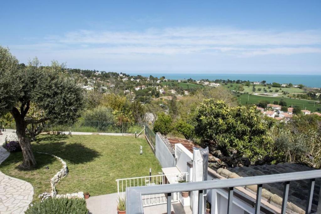 Apartamento Grazioso Bilocale A 5 Minuti Da Numana Exterior foto